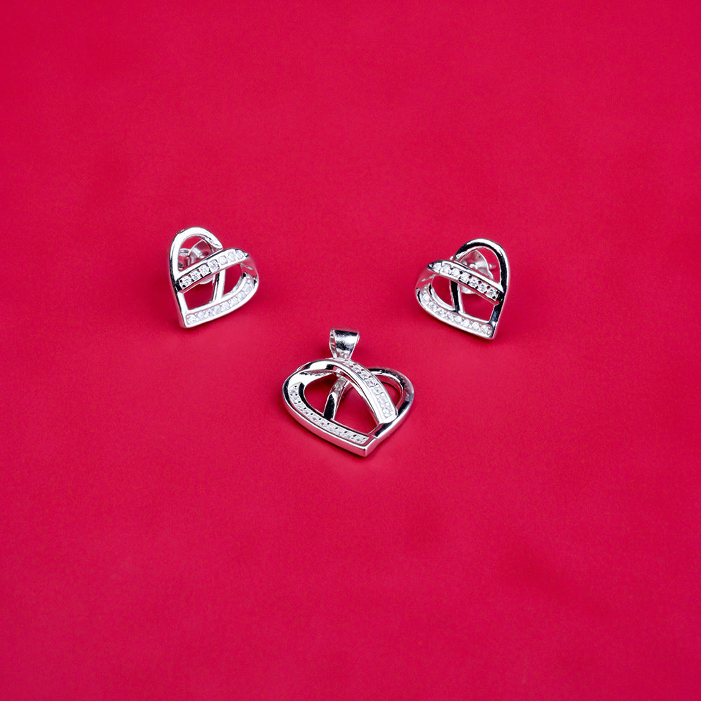 Unique Heart Shape Pendant Butty